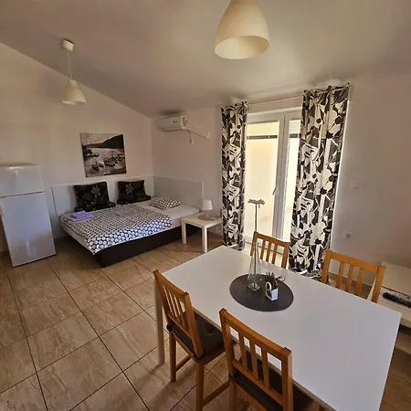 Cikac Ii - Modern By The Apartman