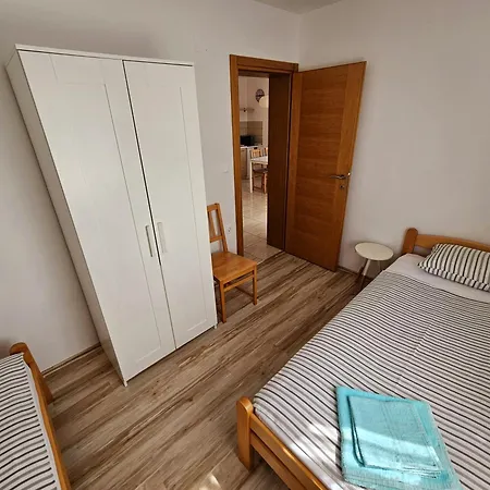 Cikac Ii - Modern By The Apartament Mandre