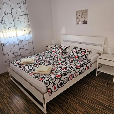 Cikac Ii - Modern By The Apartman Mandre