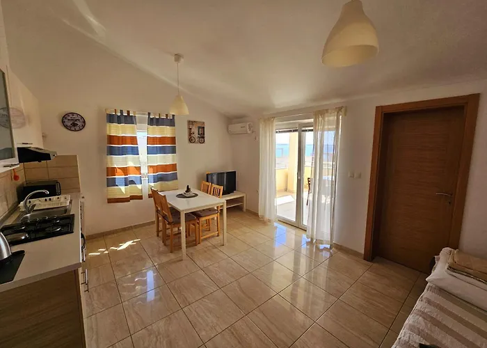 Cikac Ii - Modern By The Daire *